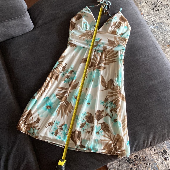 REDUCED 🤍 Large low v neck sundress - Picture 7 of 7